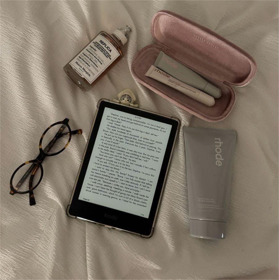 How to Hold Your Kindle Comfortably with One Hand