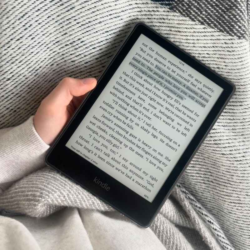 How to Carry Your Kindle Comfortably While Walking
