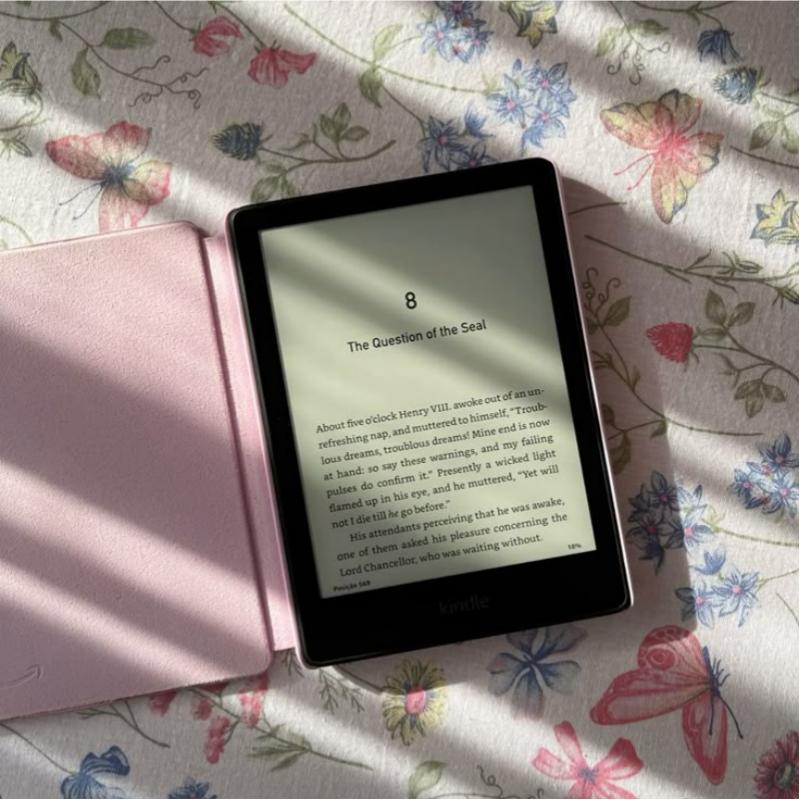 Why So Many Women Prefer Reading on Kindle Today