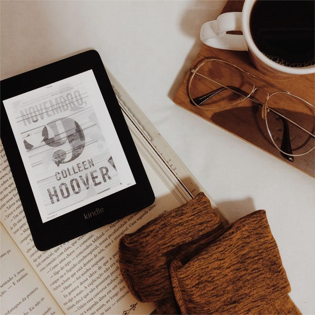Best Hands-Free Ways to Read on Kindle at Home